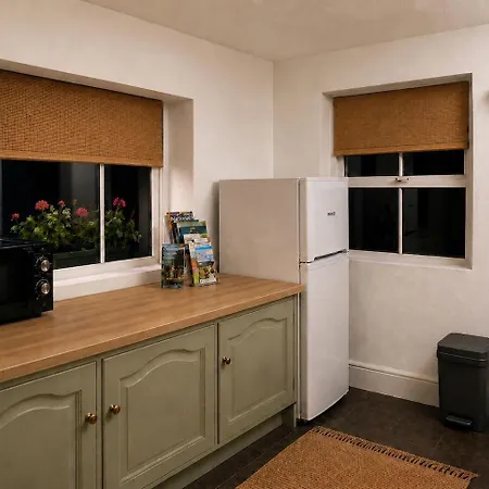 בית נופש Ballyhist Cottage, Superb 2 Bedroom Farm *