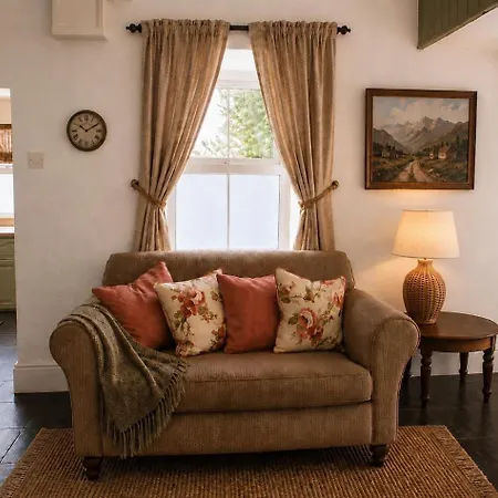 בית נופש Ballyhist Cottage, Superb 2 Bedroom Farm פורטלויס